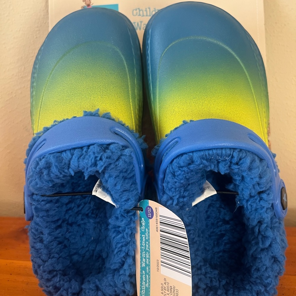 NWT Children’s Warm Lined Clogs-size 11/12